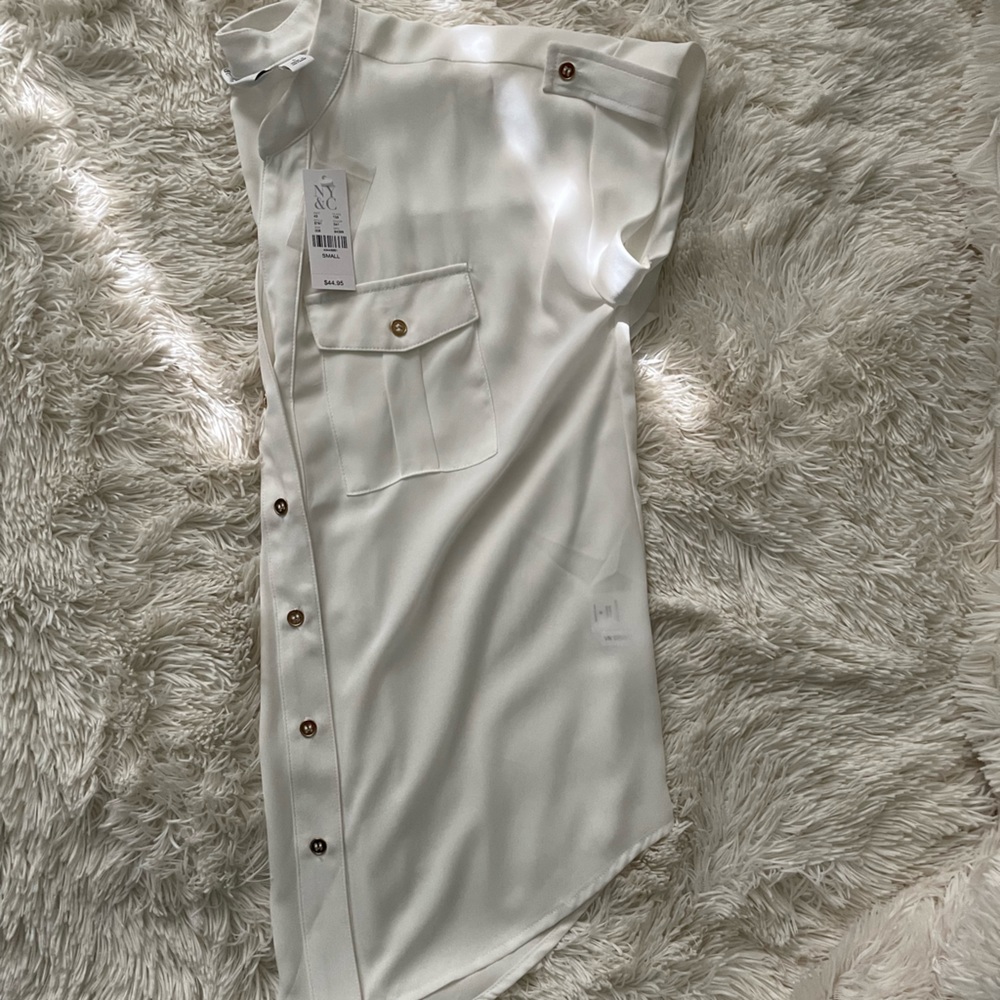 NY&Co Brand New White Buttoned Blouse 🤍